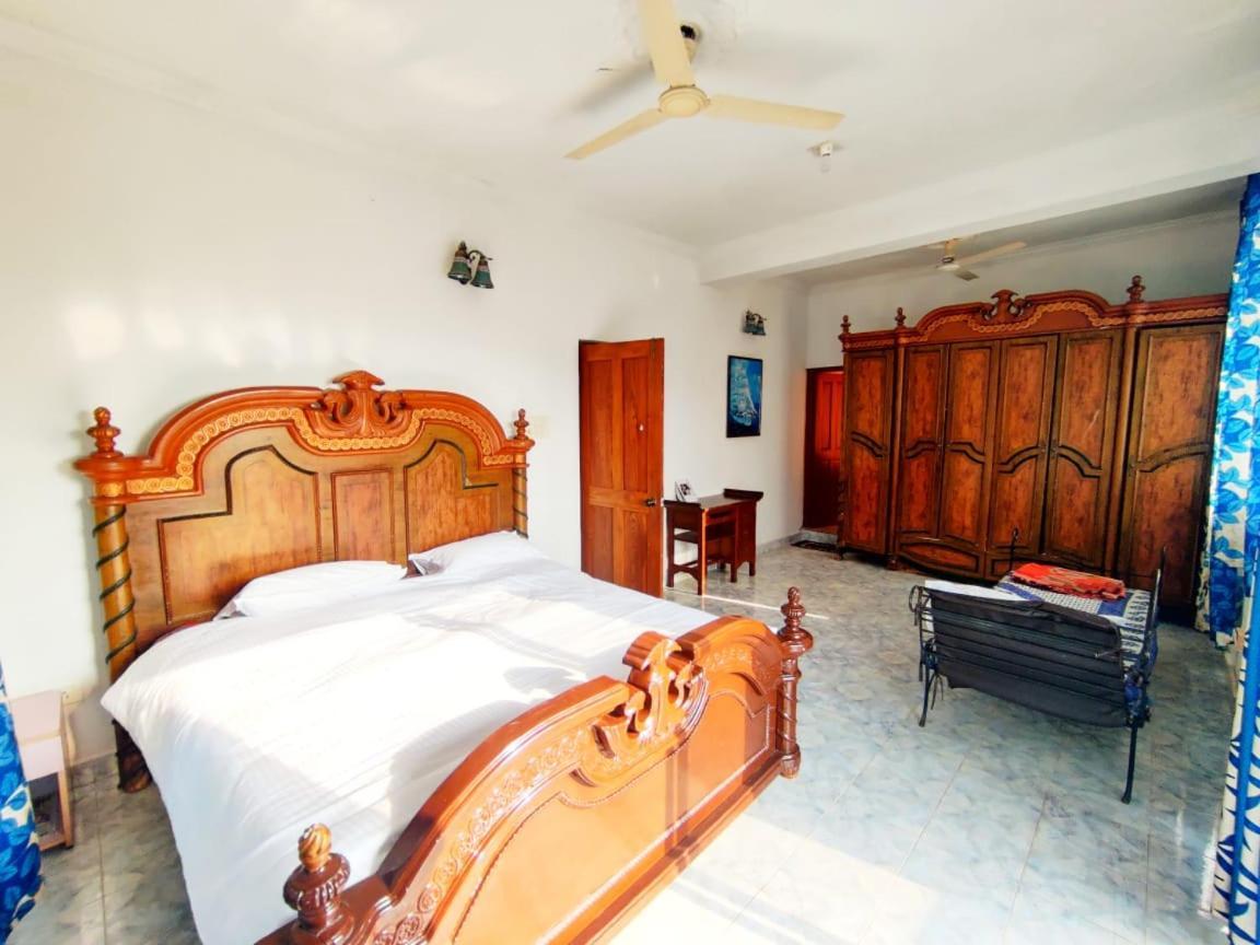 Amazing Hilltop 4 Bhk Villa With Private Pool Near Candolim Exteriör bild