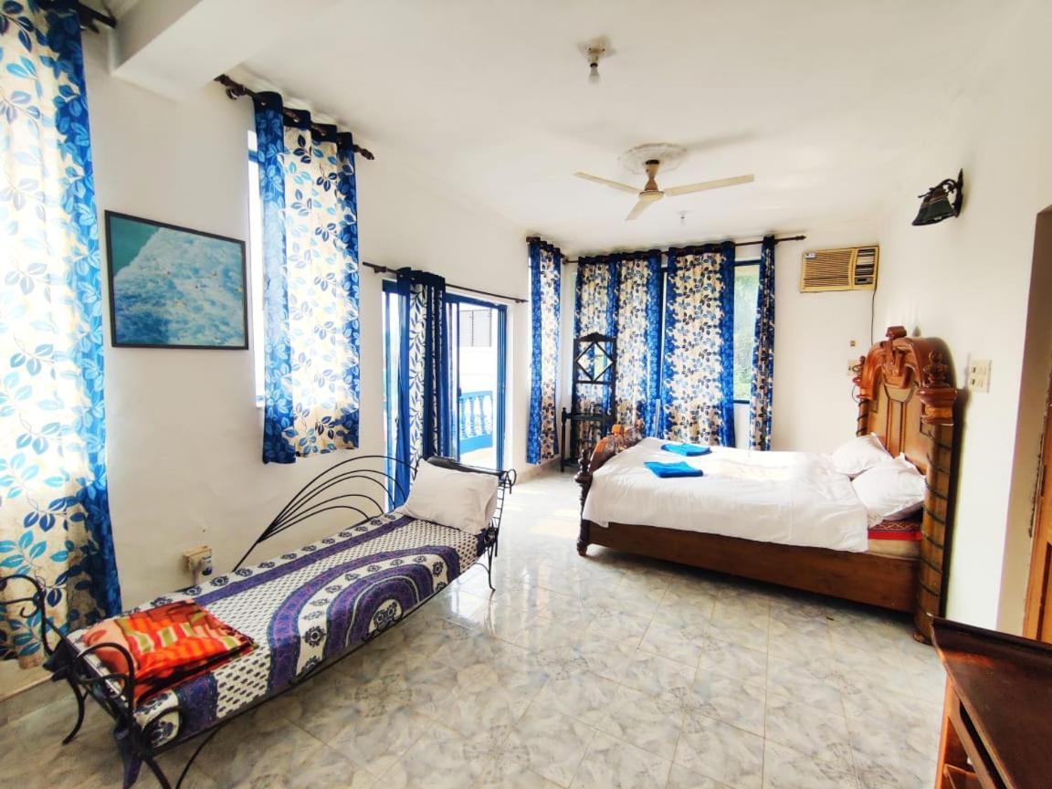 Amazing Hilltop 4 Bhk Villa With Private Pool Near Candolim Exteriör bild